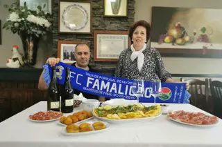 Emília Ferreira e o irmão, defendem o Famalicão, com "Bacalhau à Pêga"