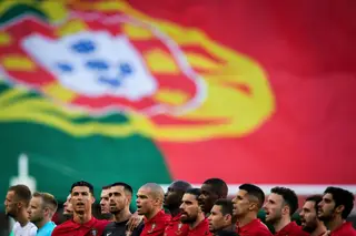"Ora bem, o hino quando hoje é cantado, evidentemente que tem uma carga identitária, mas também tem um efeito muito presente. Quando é cantado antes de um jogo de futebol, mobiliza e convoca o engajamento daqueles que o cantam com uma determinada função", afirma José Neves