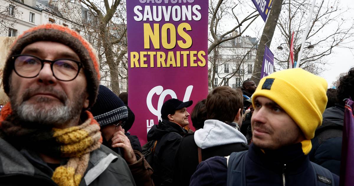 Mais de um milhão de franceses protestaram na rua contra reforma das pensões