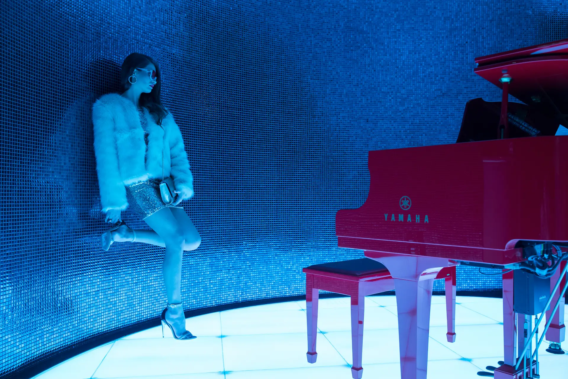 Piano vermelho do Myriad by SANA é assinado por Elton John