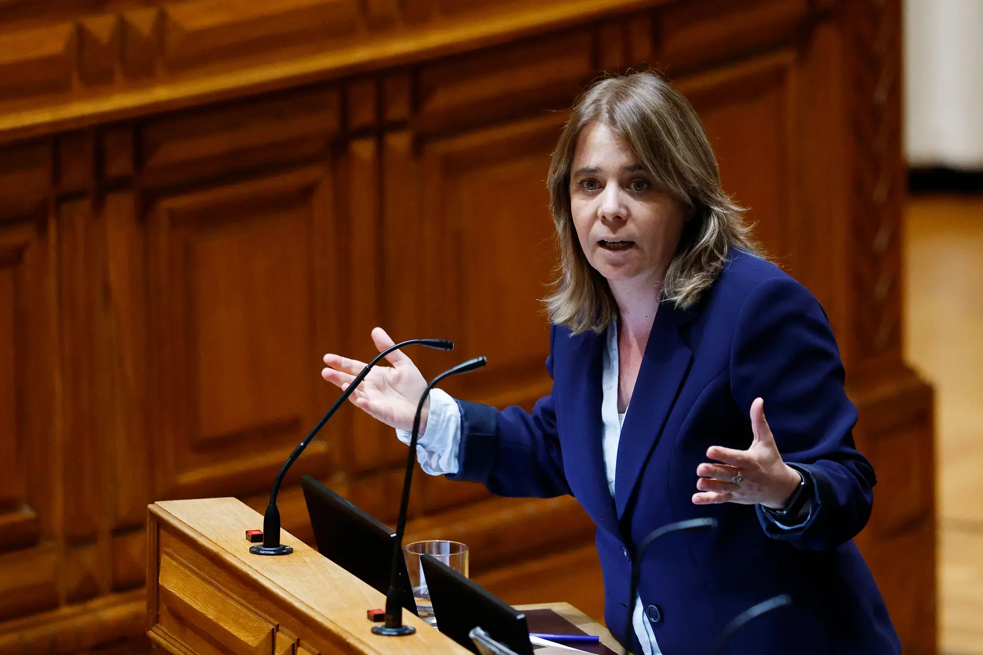 Bloco de Esquerda Catarina Martins sai do Parlamento no ver o