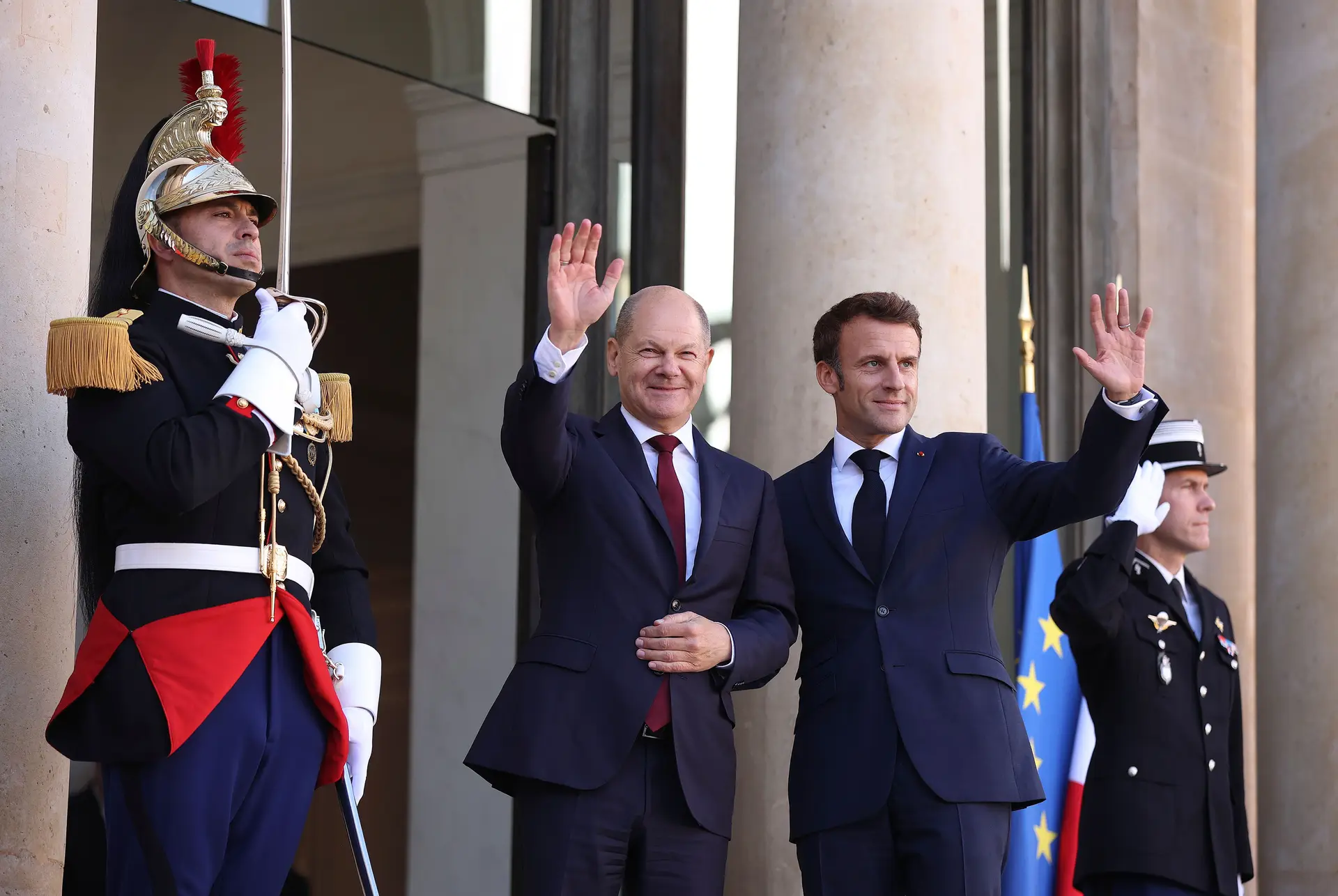 Emmanuel Macron esteve presente no funeral do professor de Arras