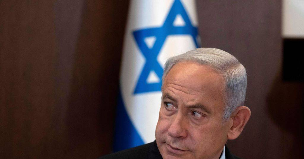 Israel: Parlamento aprova polémica lei que protege primeiro-ministro do Supremo Tribunal