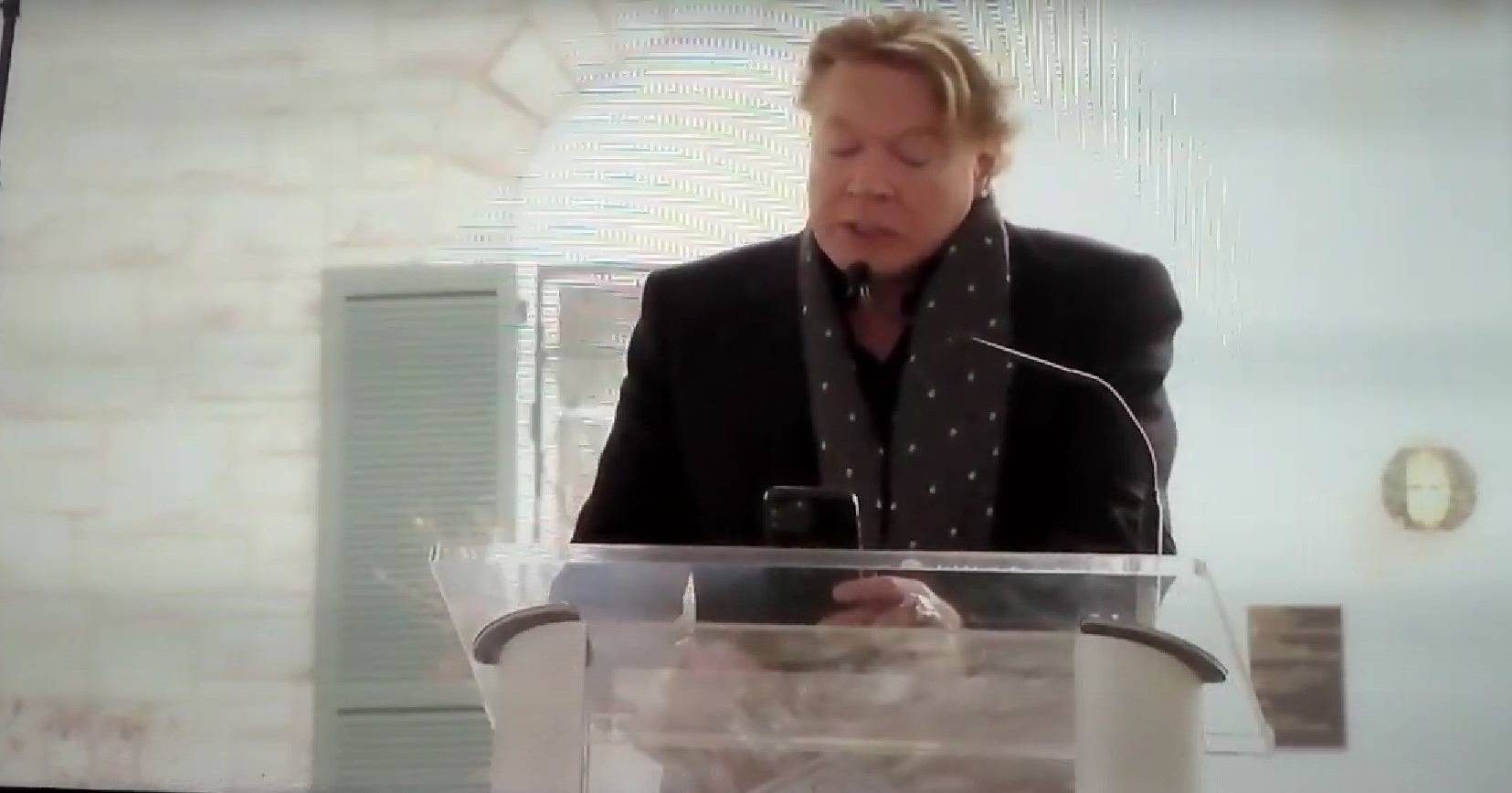 Axl Rose cantou ‘November Rain’, dos Guns N’ Roses, no velório de Lisa