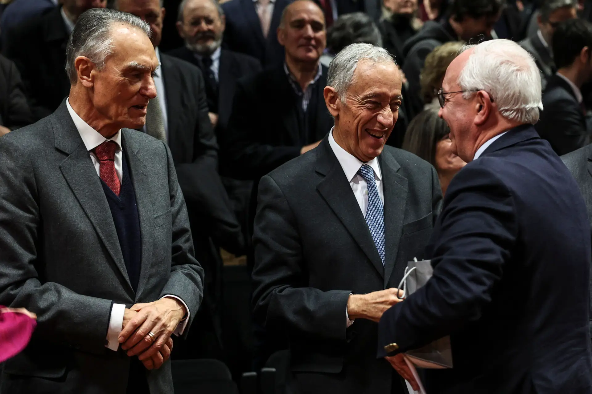 Discurso de Cavaco anima PSD, mas Marcelo acha que menoriza Montenegro e cerra fileiras à esquerda
