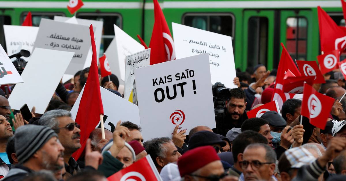 International Group Crisis alerta: Tunísia enfrenta risco de falência e de golpe de Estado