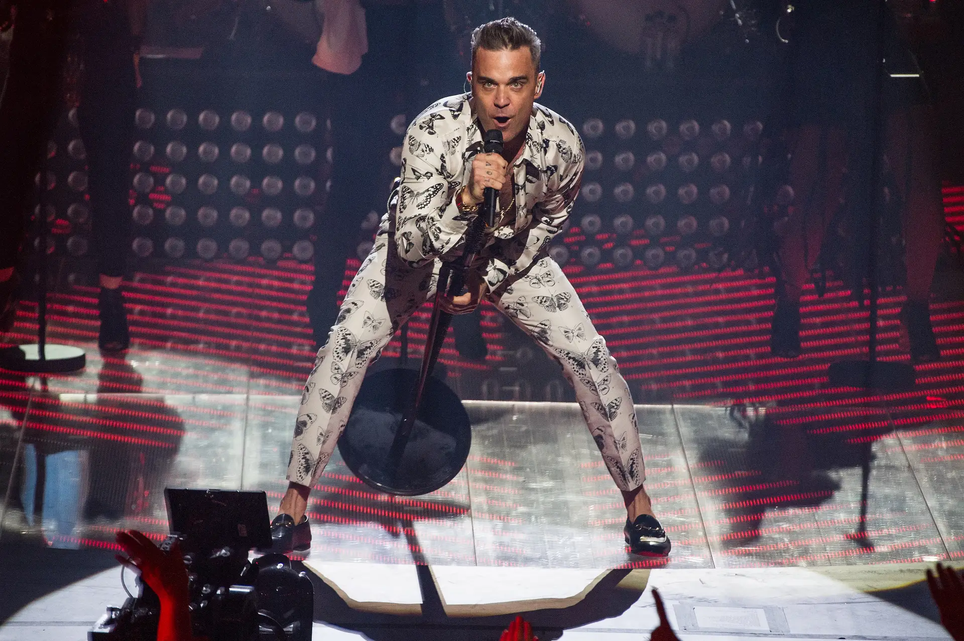 He's The One: Robbie Williams marca fecho do North Festival com atuação de  sorrir e chorar por mais - JPN