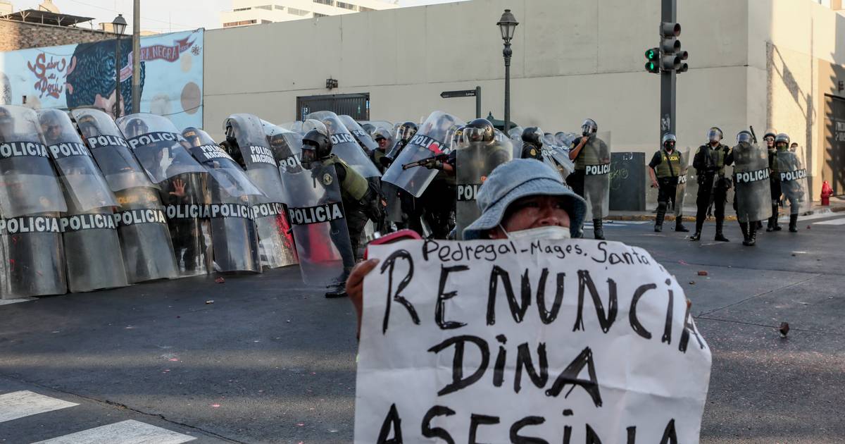 Choque de placas tectónicas sociais ajuda a explicar crise no Peru
