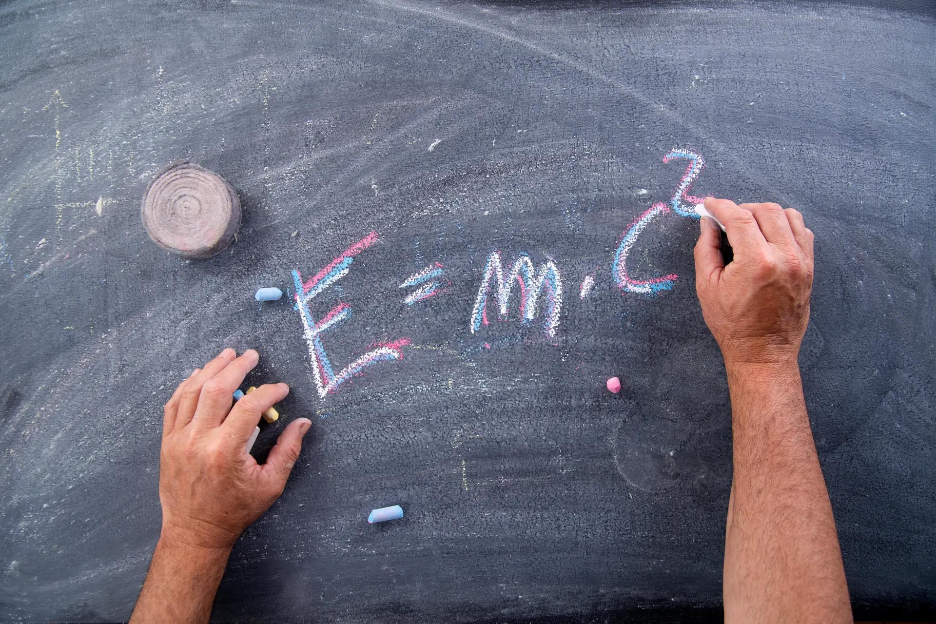 Em 2021, formaram-se apenas três professores para ensinar Física e Química, 8 para Filosofia e 21 para Matemática: eram precisos muitos mais