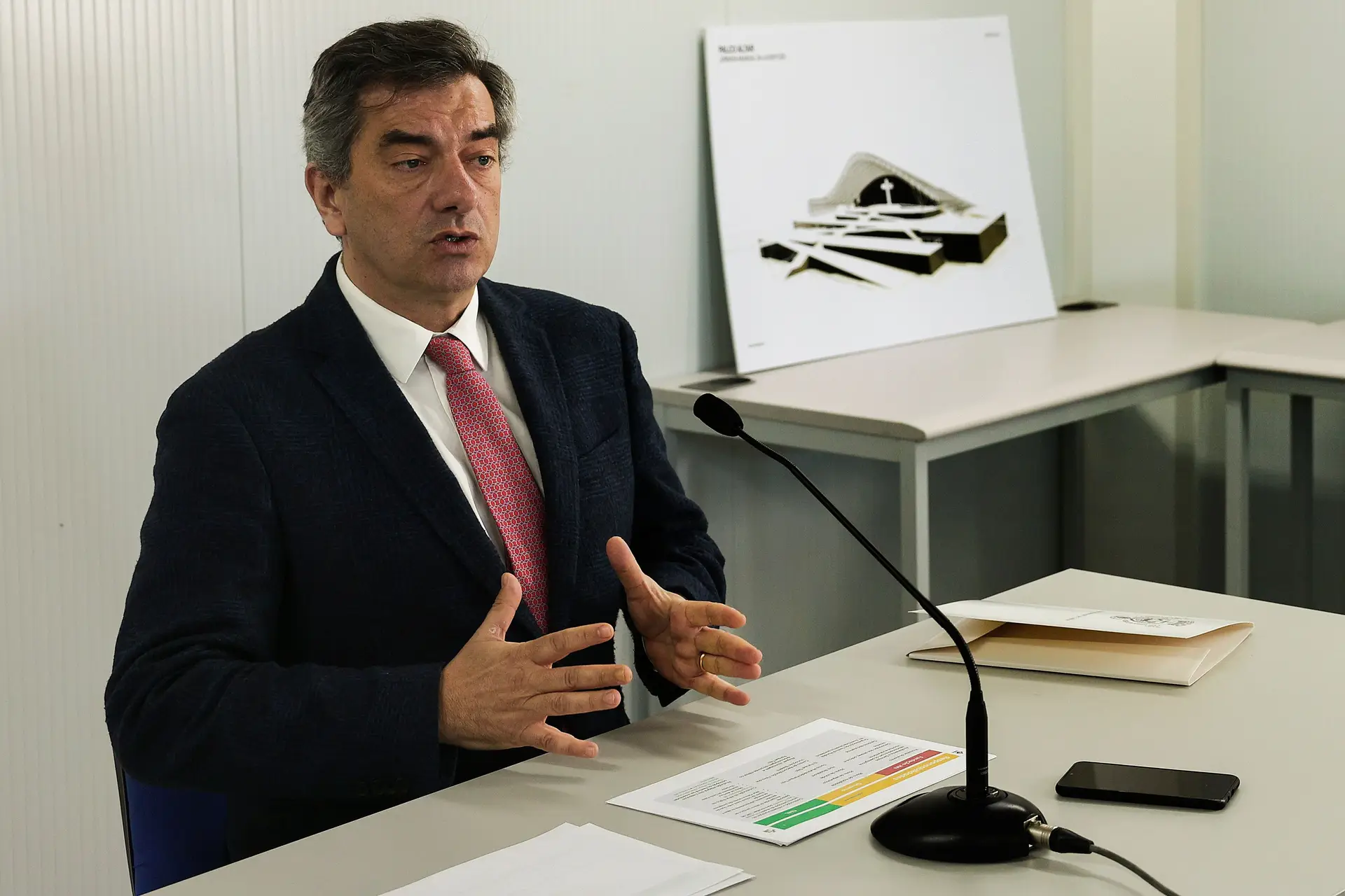Elevador da Glória: vice-presidente da Câmara de Lisboa, que tutela a mobilidade, diz que responsabilidade política é sua e não de Moedas