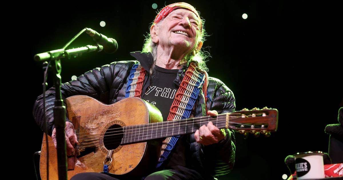 Willie Nelson anuncia dois grandes concertos para celebrar o 90º aniversário: o cartaz é de luxo