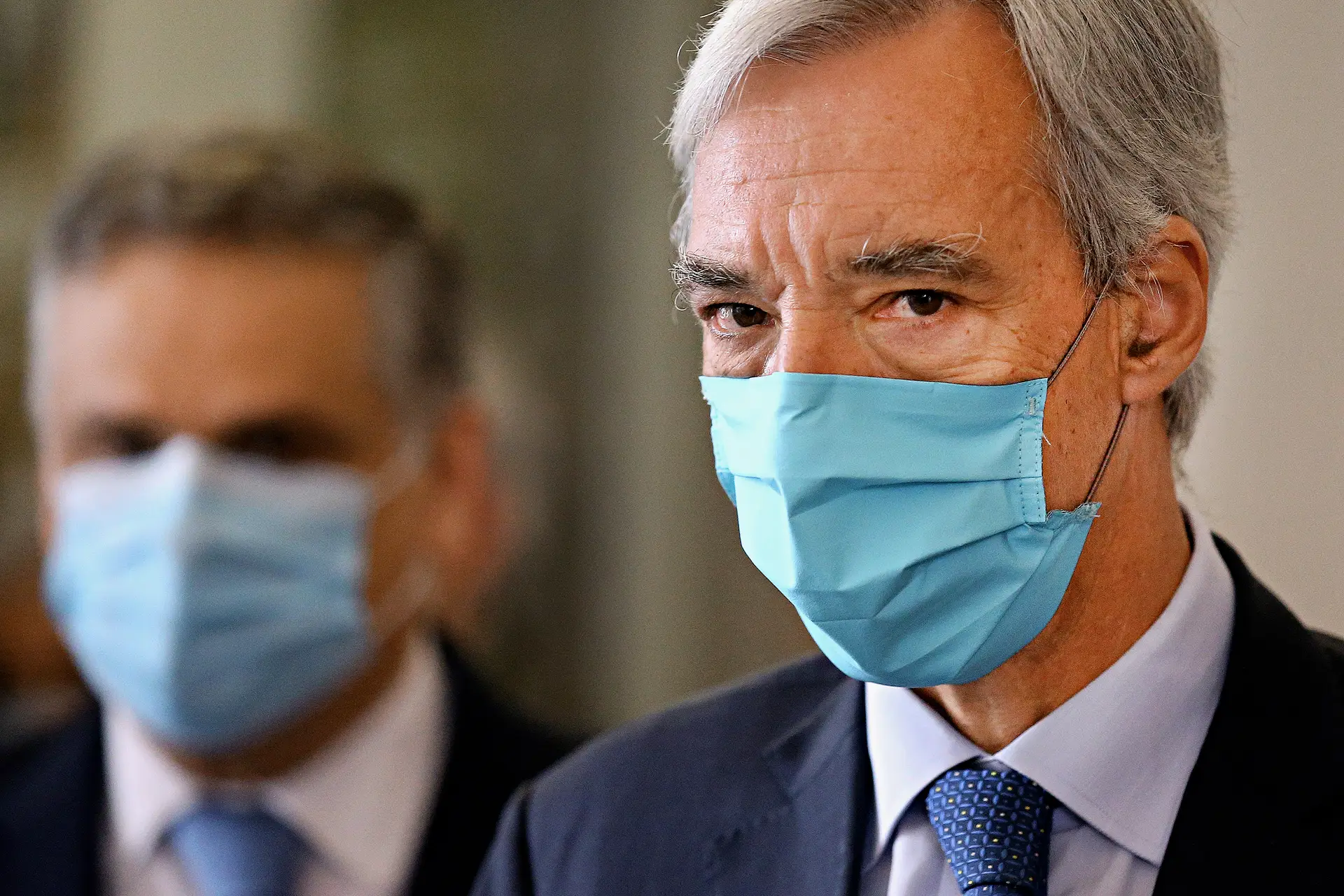Durante a pandemia, Jorge Seguro Sanches (atrás de João Gomes Cravinho) equacionou suspender as obras do Hospital Militar de Belém, por serem caras