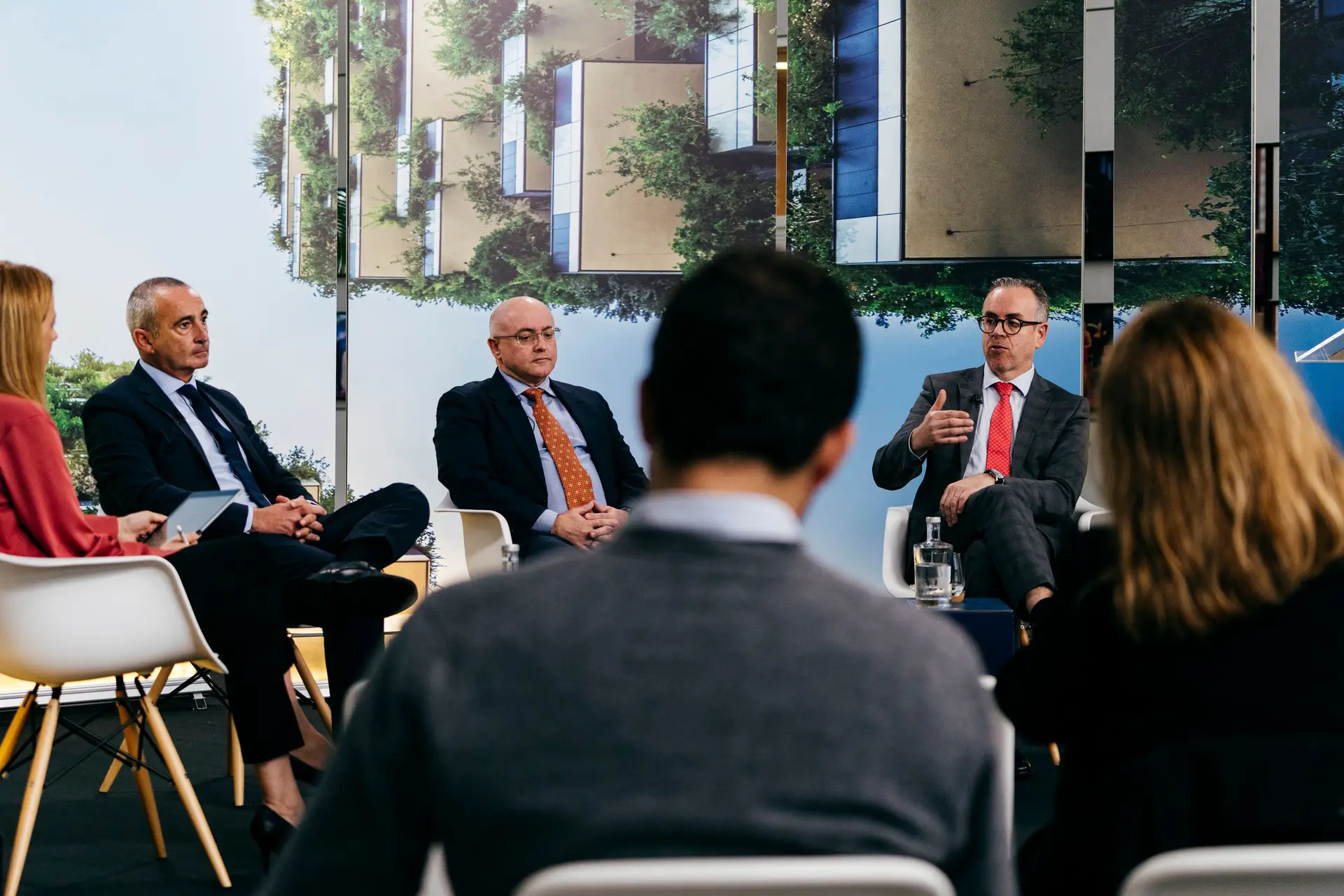 O debate desta quinta-feira à tarde foi moderado por Ana Peneda Moriera e contou com António Balhanas, da Deco; Pedro Megre, da UCI e Luís Brites, do Banco CTT (da esquerda para a direita)