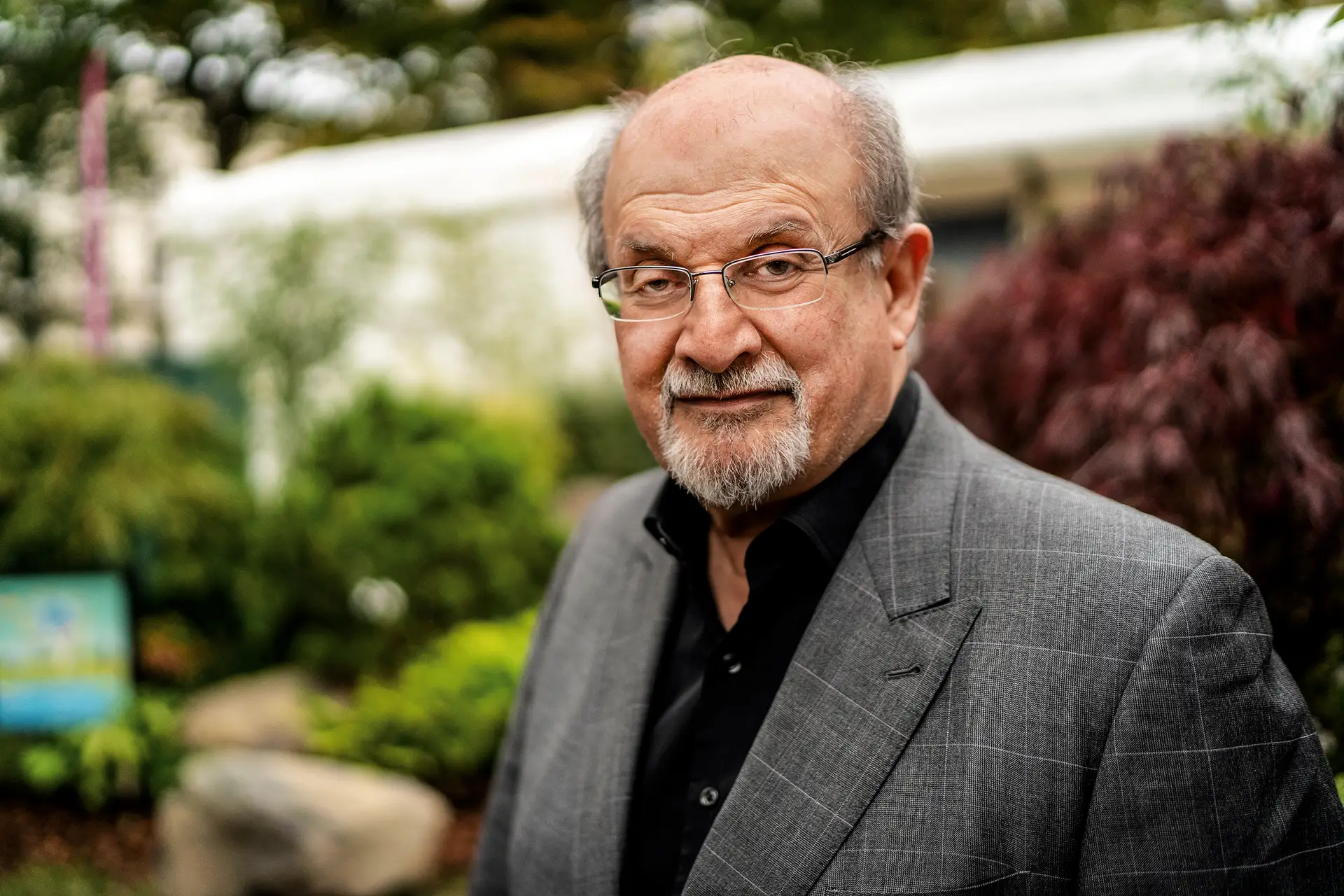Salman Rushdie: “A liberdade de expressão nunca esteve, em todo o meu tempo de vida, tão ameaçada nos países ocidentais”