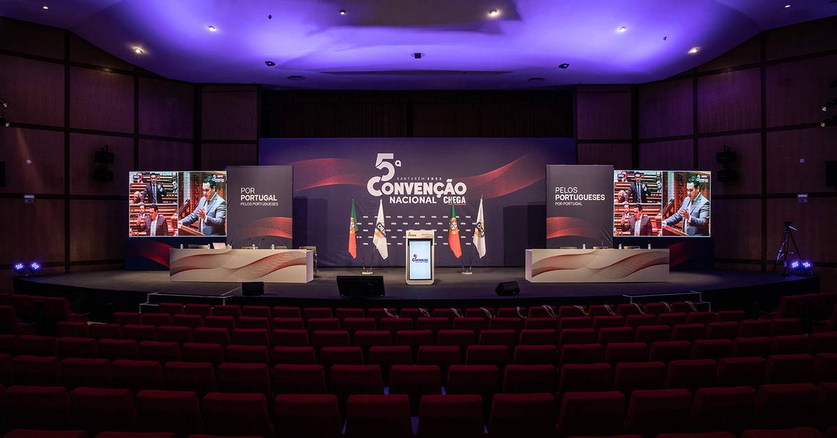 Convenção do Chega em direto. Ventura será reeleito sem espaço para críticos e partido voltará a estatutos de 2019
