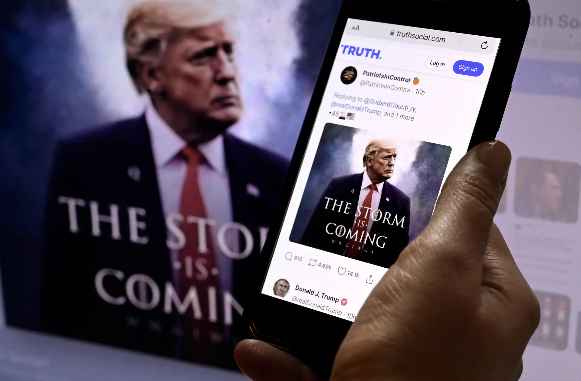 Donald Trump lançou a rede Truth Social depois de ter sido banido do Facebook, Instagram e Twitter 