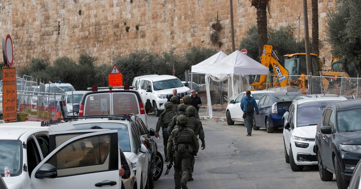 Homem armado faz dois feridos em Jerusalém Oriental