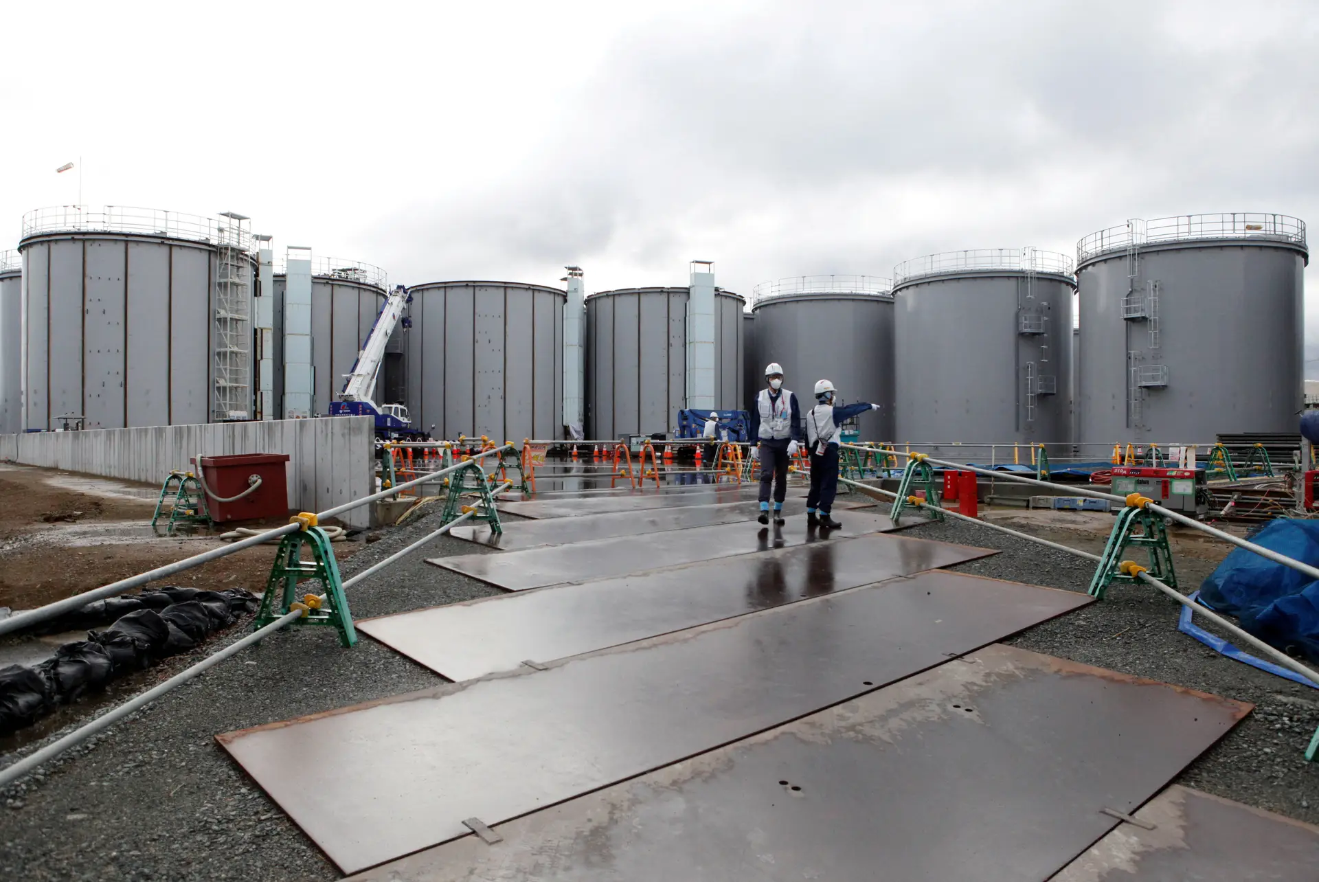 Tanques em Fukushima