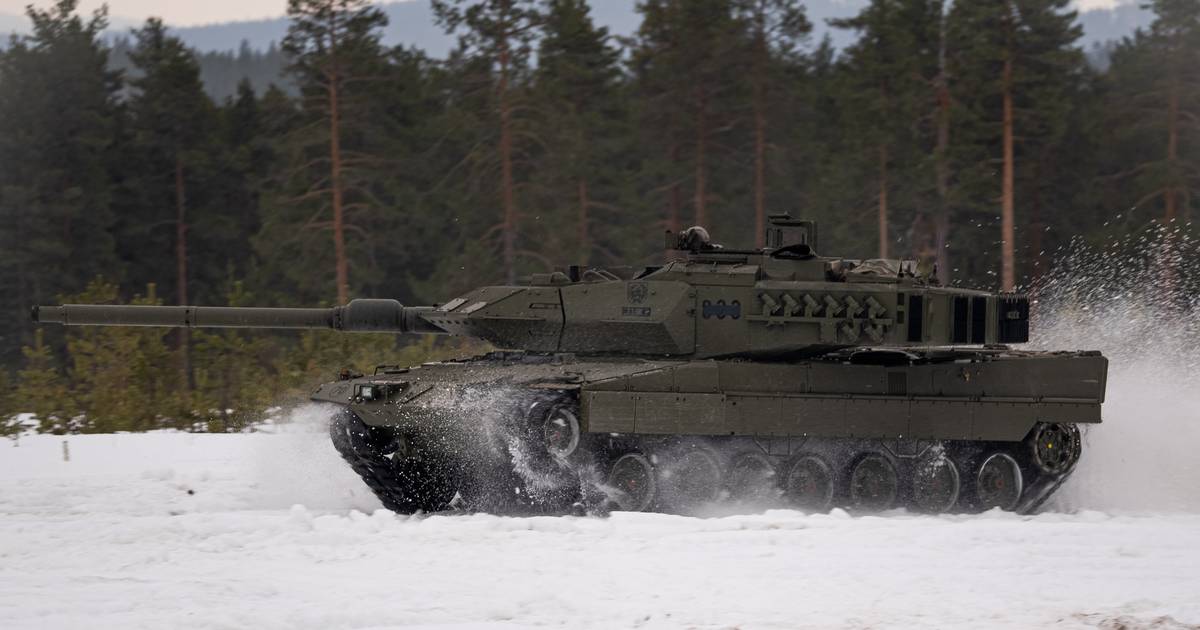 Ministra da Defesa espanhola avisa que tanques para a Ucrânia estão em estado “absolutamente lamentável”
