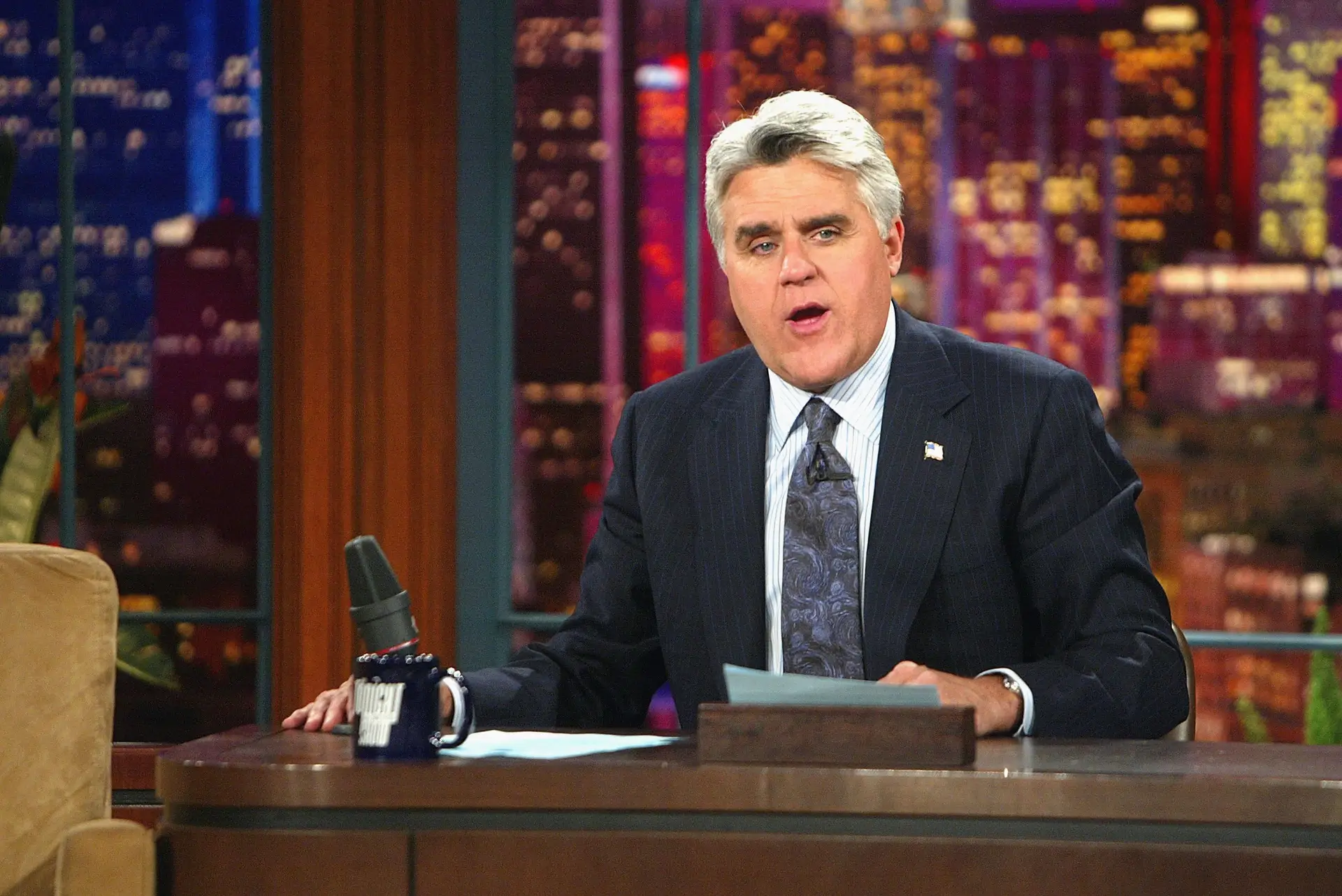 Jay Leno criticado por piada com Jeremy Renner: “Mantém-te na reforma”