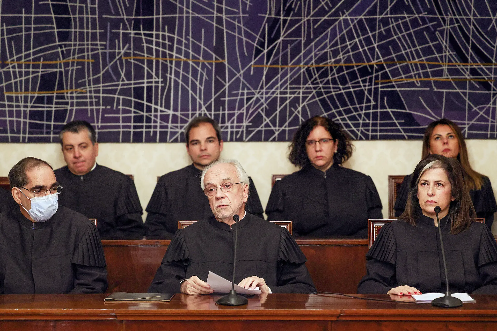 Gonçalo Almeida Ribeiro, na fila de trás, o segundo a contar da esquerda, foi eleito vice-presidente do Tribunal Constitucional