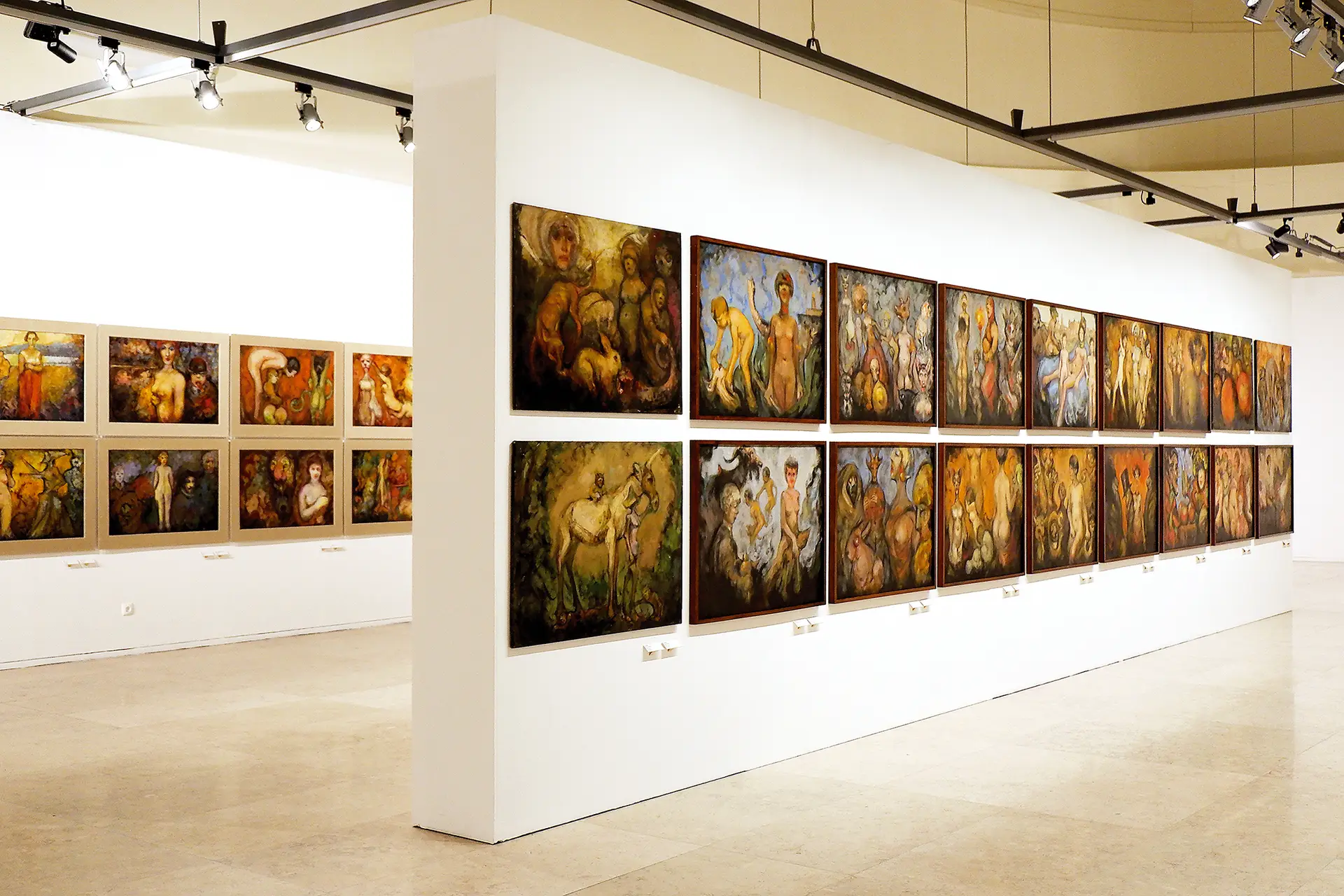 Uma vista da exposição, demonstrativa da densidade da mostra