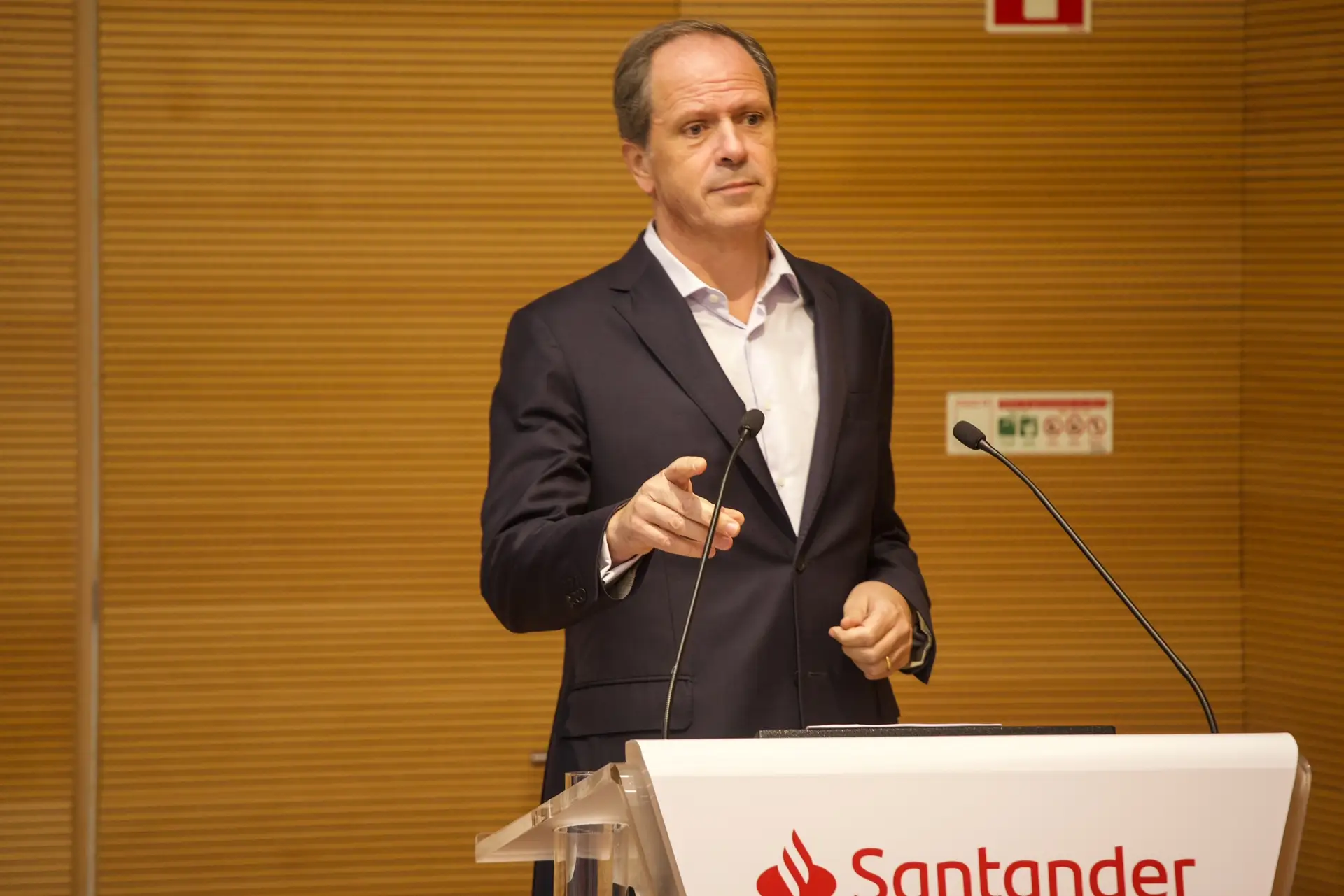 Líder do Santander: subida de juros nos depósitos só ajudaria ricos, impostos devem baixar no crédito à habitação