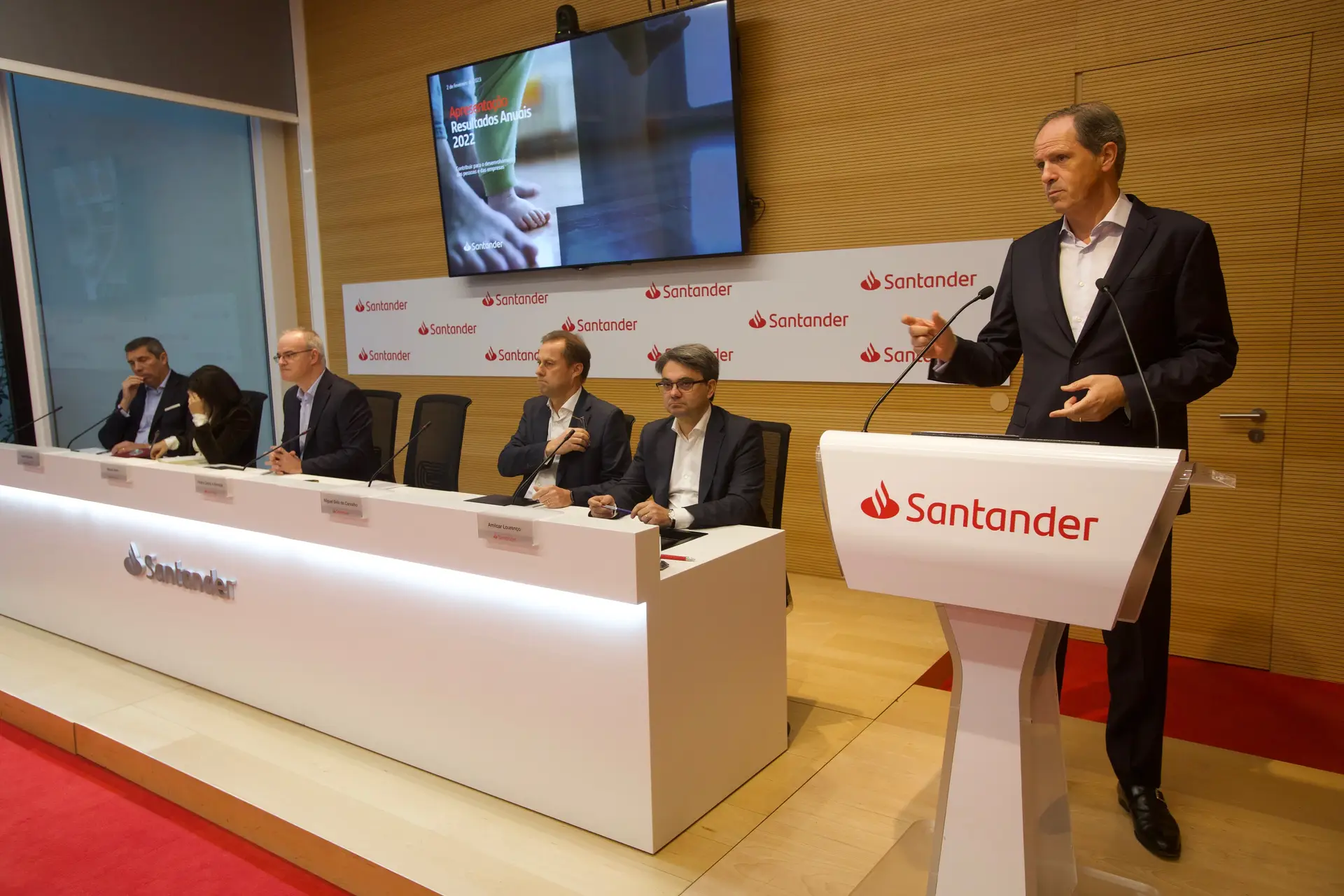 Santander sobe juros nos depósitos a prazo até 2% para pequenas poupanças