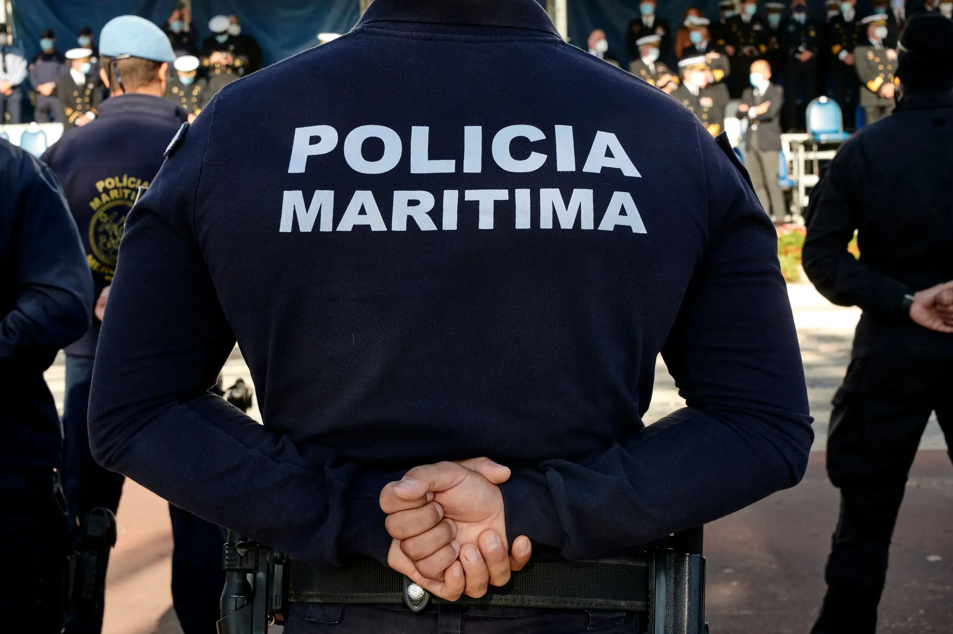 Tráfico de droga: uma lancha abalroou com violência uma embarcação da Polícia Marítima, dois agentes ficaram feridos