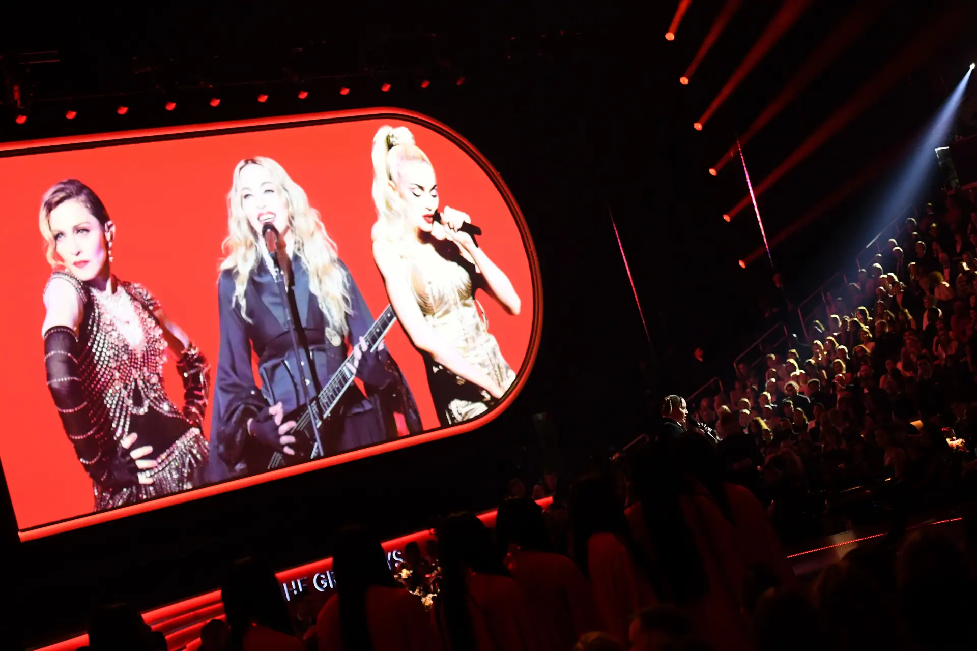 Fãs confusos com aparência de Madonna nos Grammys. “O que aconteceu à cara dela?”