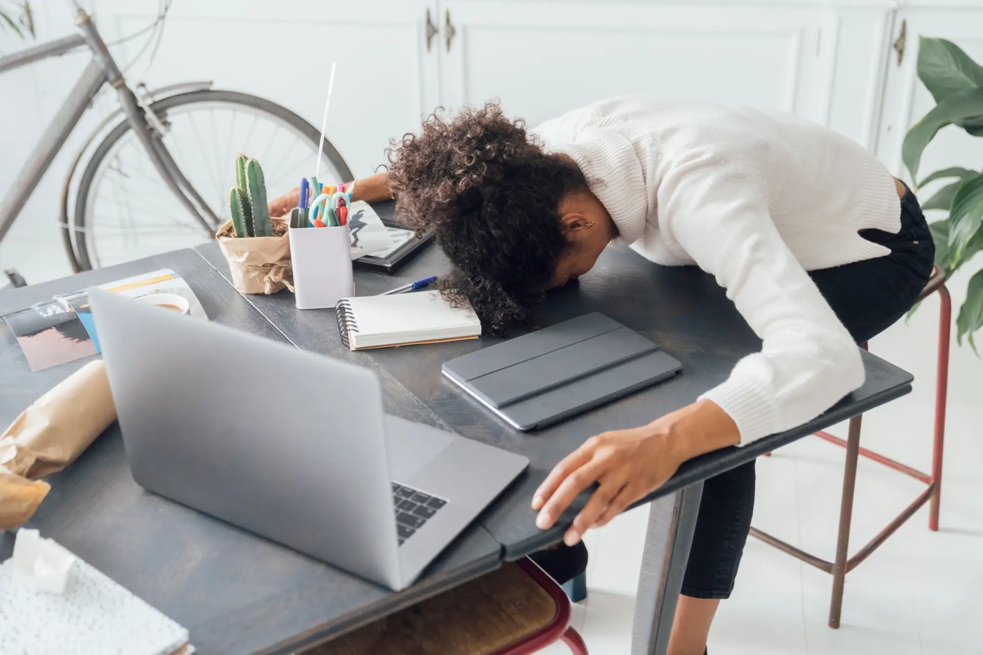 “Os 1001 casos de sucesso são simples fontes de angústia”: cinco histórias de jovens que procuraram outro equilíbrio entre vida e trabalho