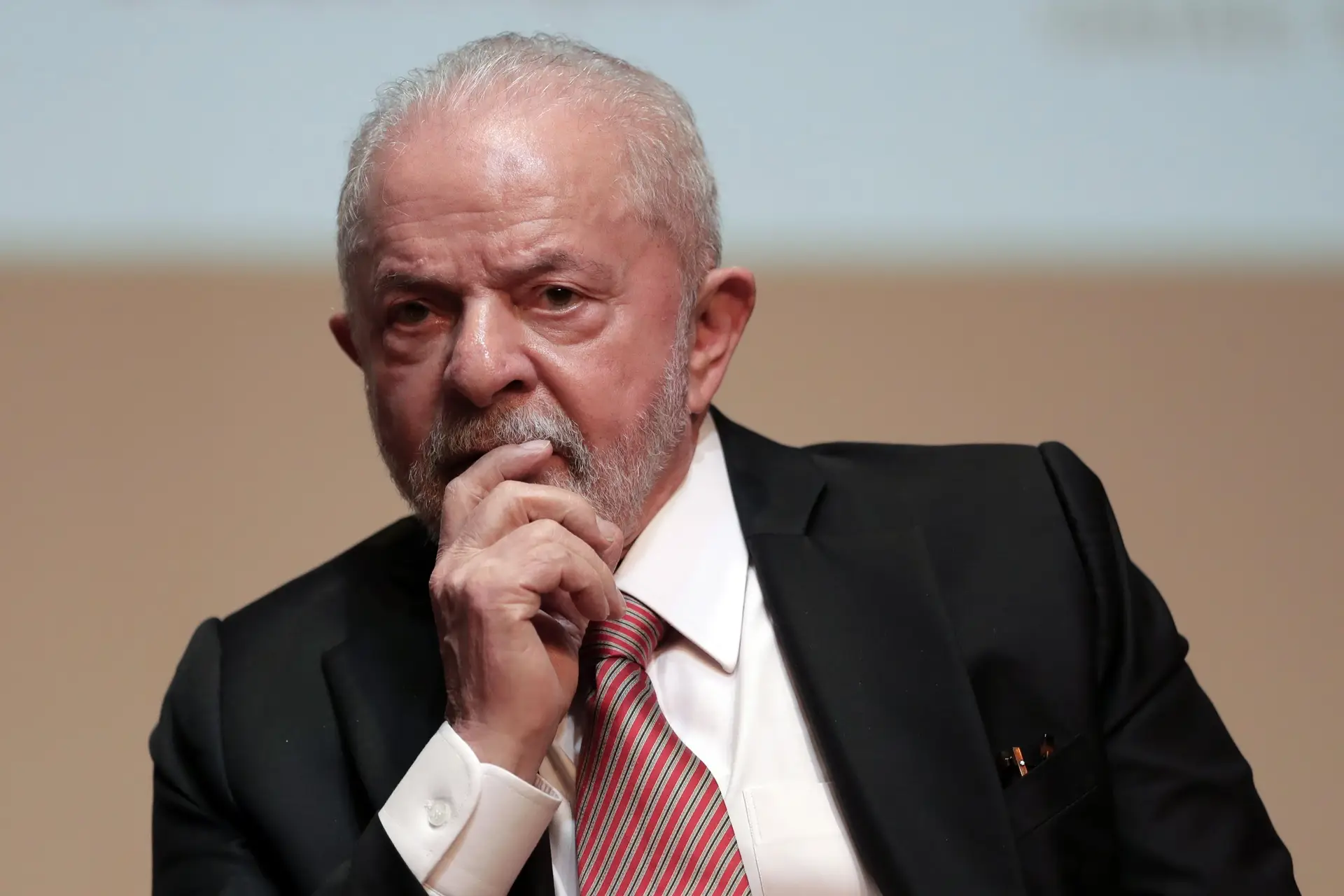 Lula da Silva sofre de pneumonia e adia viagem à China por recomendação médica