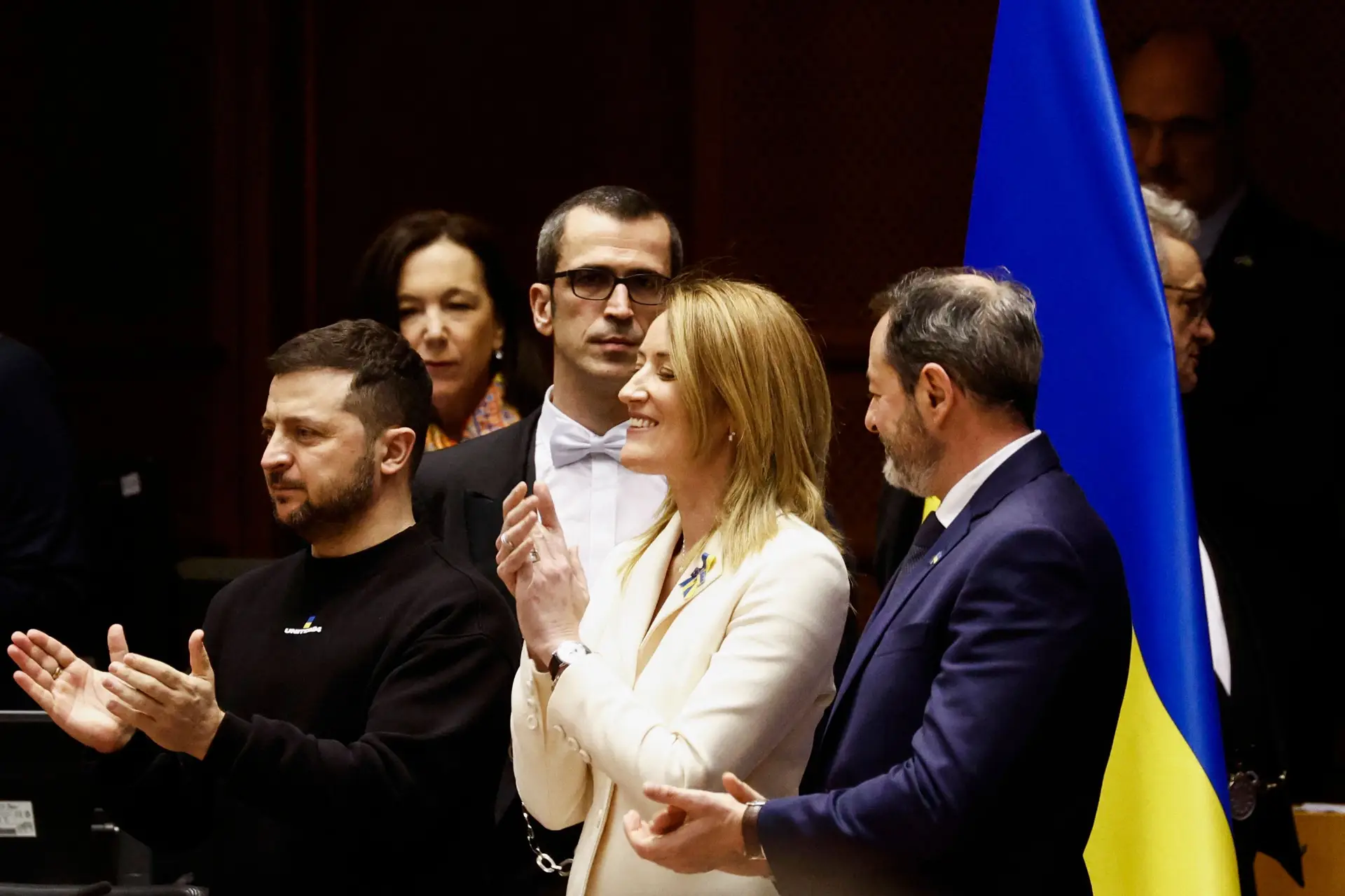 Zelenksy ao lado de Metsola, em Bruxelas