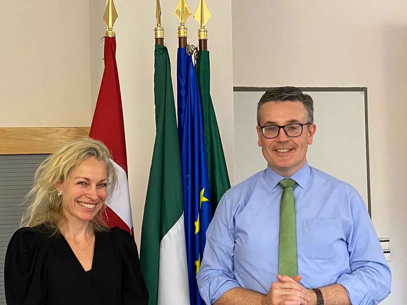 Maria Nilaus Tarp e Ralph Victory, respetivamente embaixadores da Dinamarca e da Irlanda em Portugal