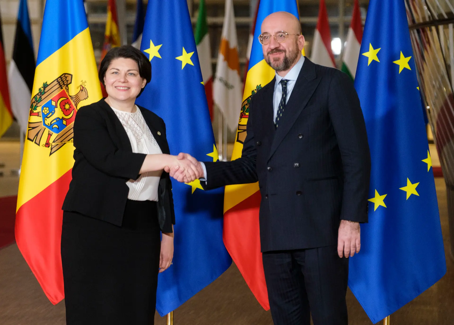 Esta semana, a primeira-ministra moldava, Natalia Gavrilita (na foto, ao lado de Charles Michel, presidente do Conselho Europeu), participou no Conselho de Associação UE-Moldávia, em Bruxelas