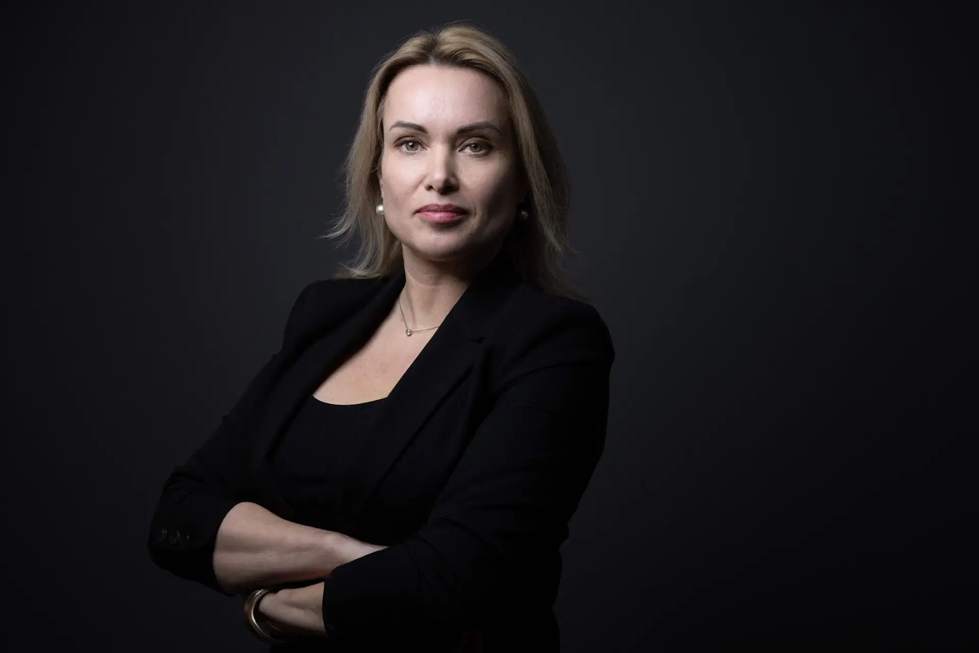 A fuga de Marina “guiada pelas estrelas”: jornalista que protestou em direto contra a guerra lembra como escapou da Rússia