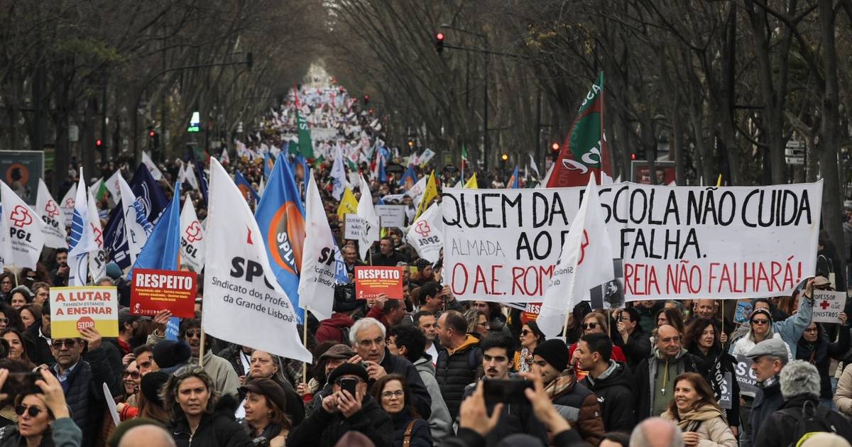 “Não paramos”: milhares de professores protestaram em Lisboa, poucos têm esperança no Governo [com fotogaleria]