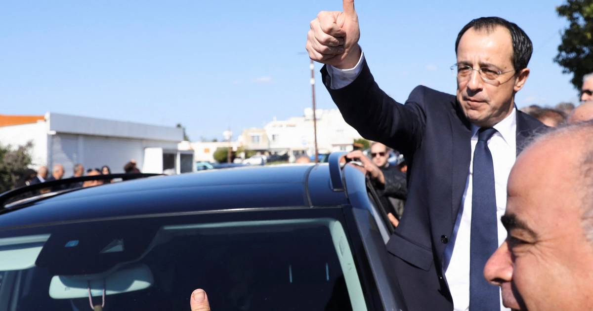 Sondagem: ex-ministro dos Negócios Estrangeiros vence eleições presidenciais no Chipre