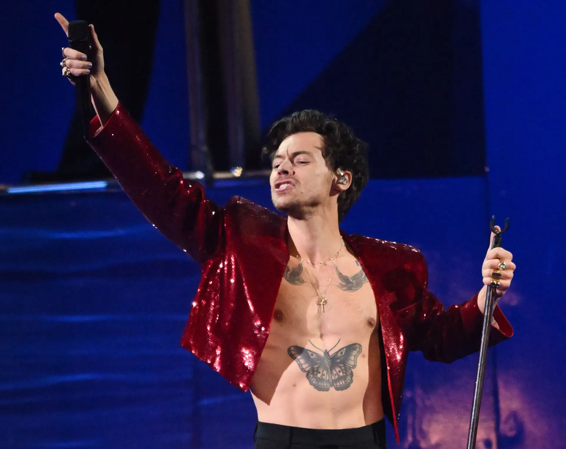 Harry Styles faz fã desmaiar no último programa de James Corden