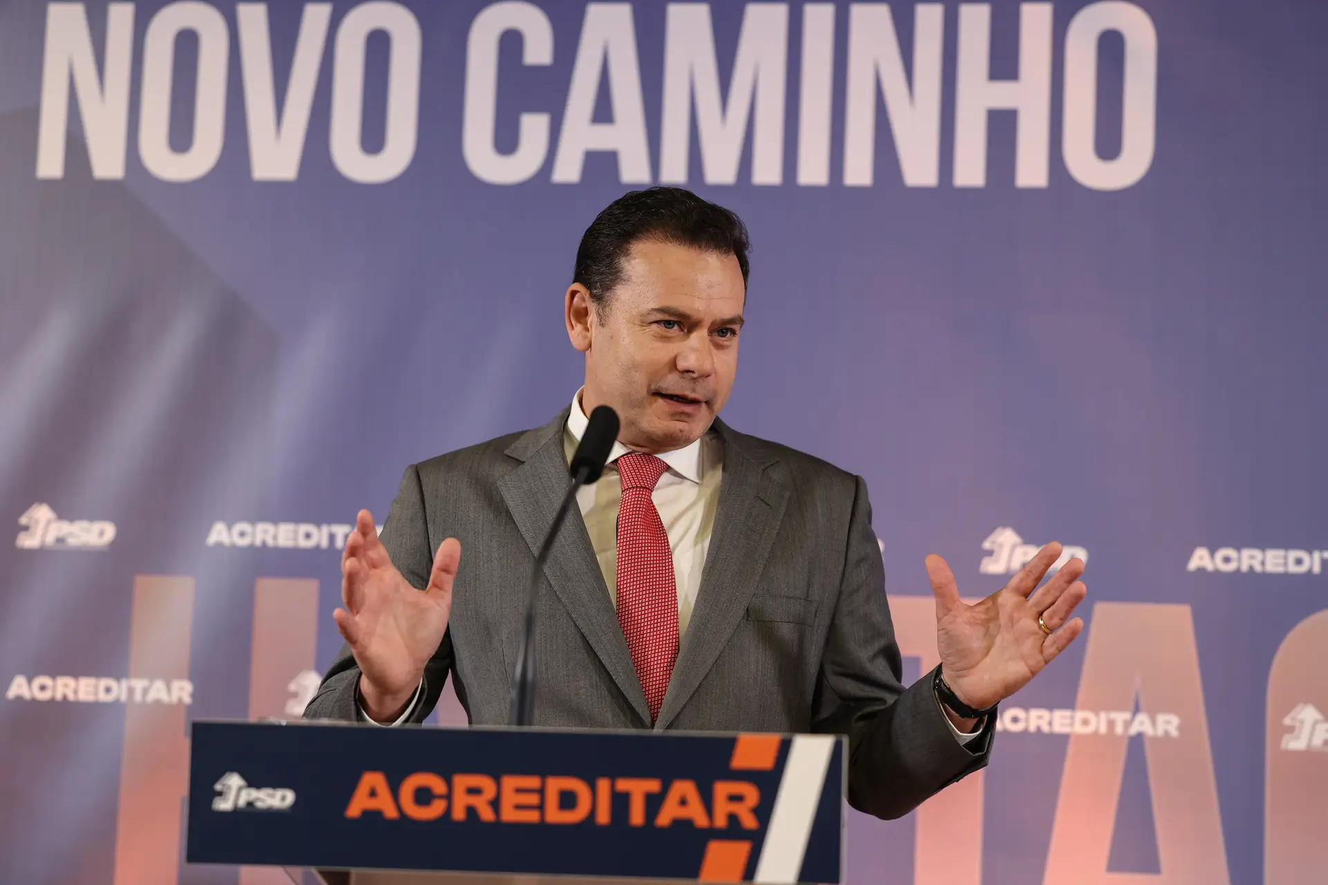 Montenegro diz que recados de Marcelo não são para si e transforma colóquio sobre habitação em clarificação sobre imigração