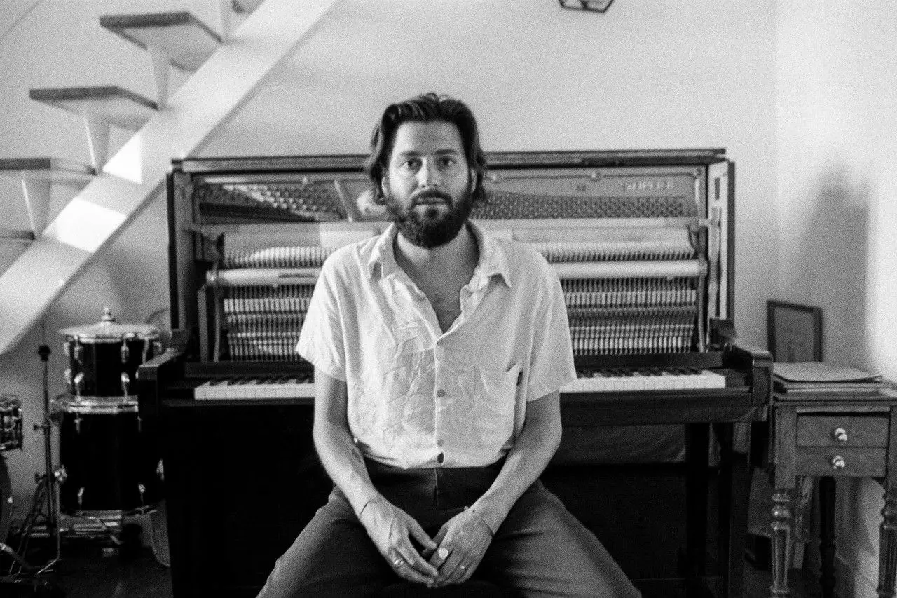 Salvador Sobral vai atuar na final do Festival da Canção