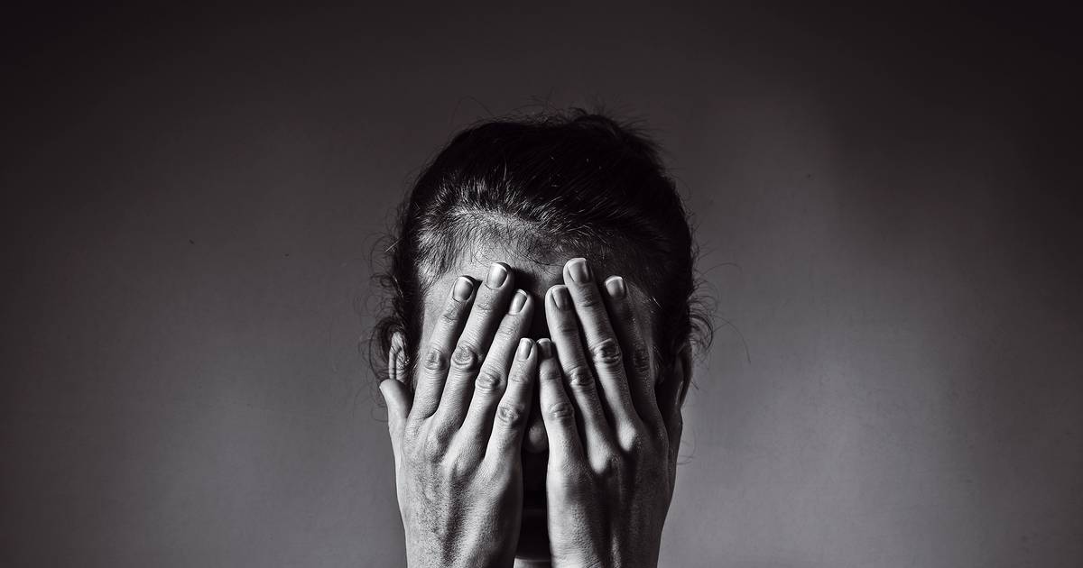 Mulheres alvo de violência doméstica têm três vezes mais episódios de AVC e consomem mais ansiolíticos - e  médicos só registam 2% dos casos