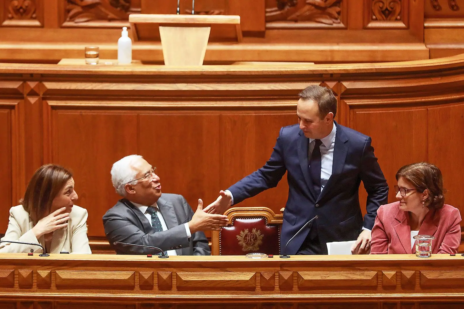 Fernando Medina no debate e votação do Orçamento do Estado de 2023 na Assembleia da República, com Ana Catarina Mendes, António Costa e Mariana Vieira da Silva