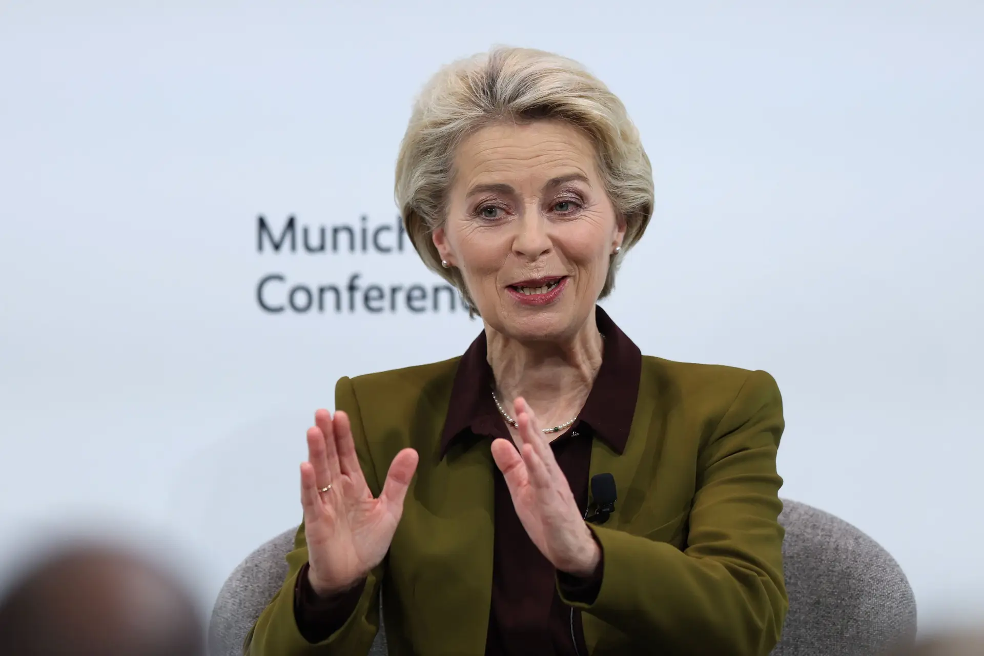 Presidente da Comissão Europeia apela à produção de munições para a Ucrânia