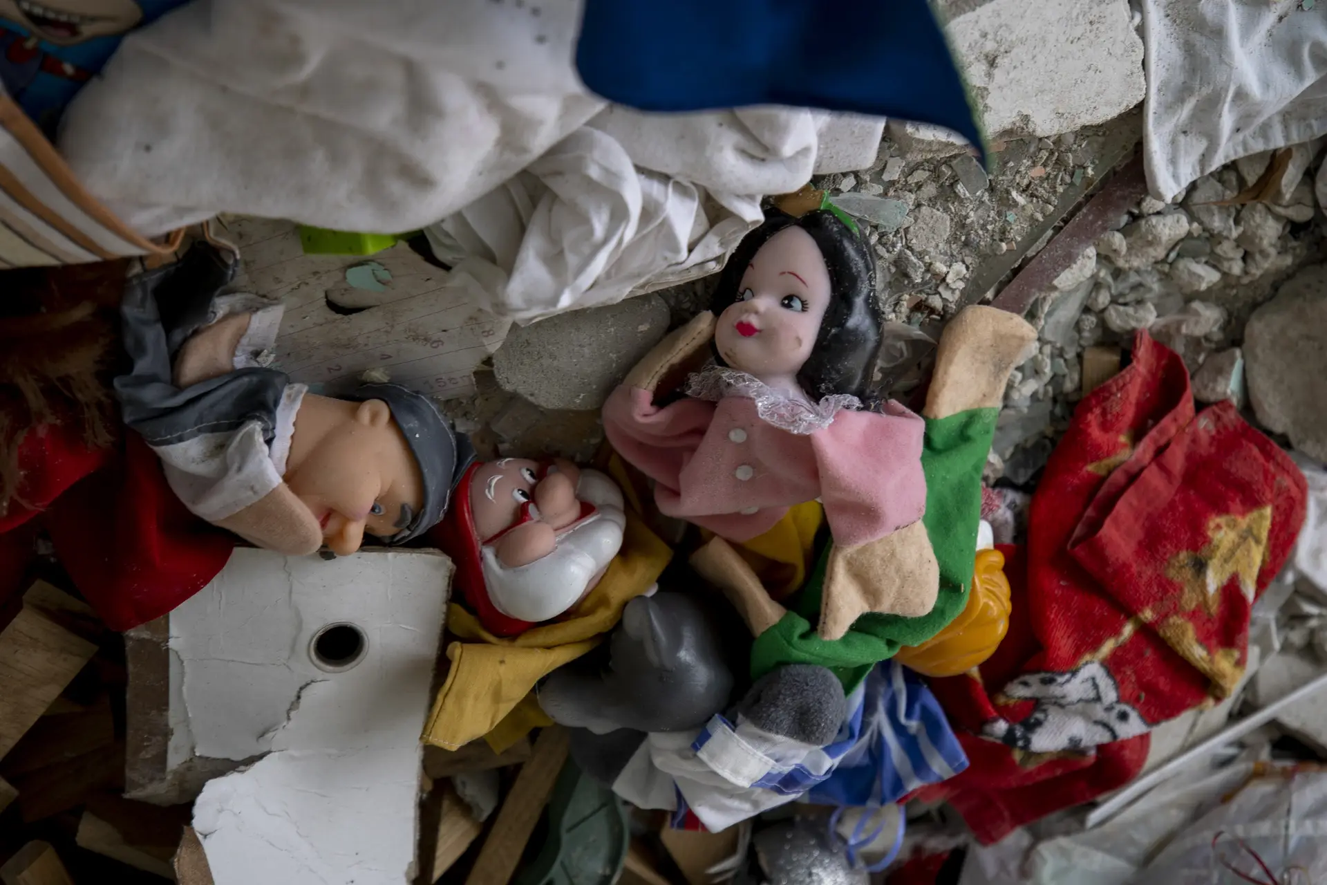 Brinquedos destruídos por ataques russos em Kharkiv, na Ucrânia 