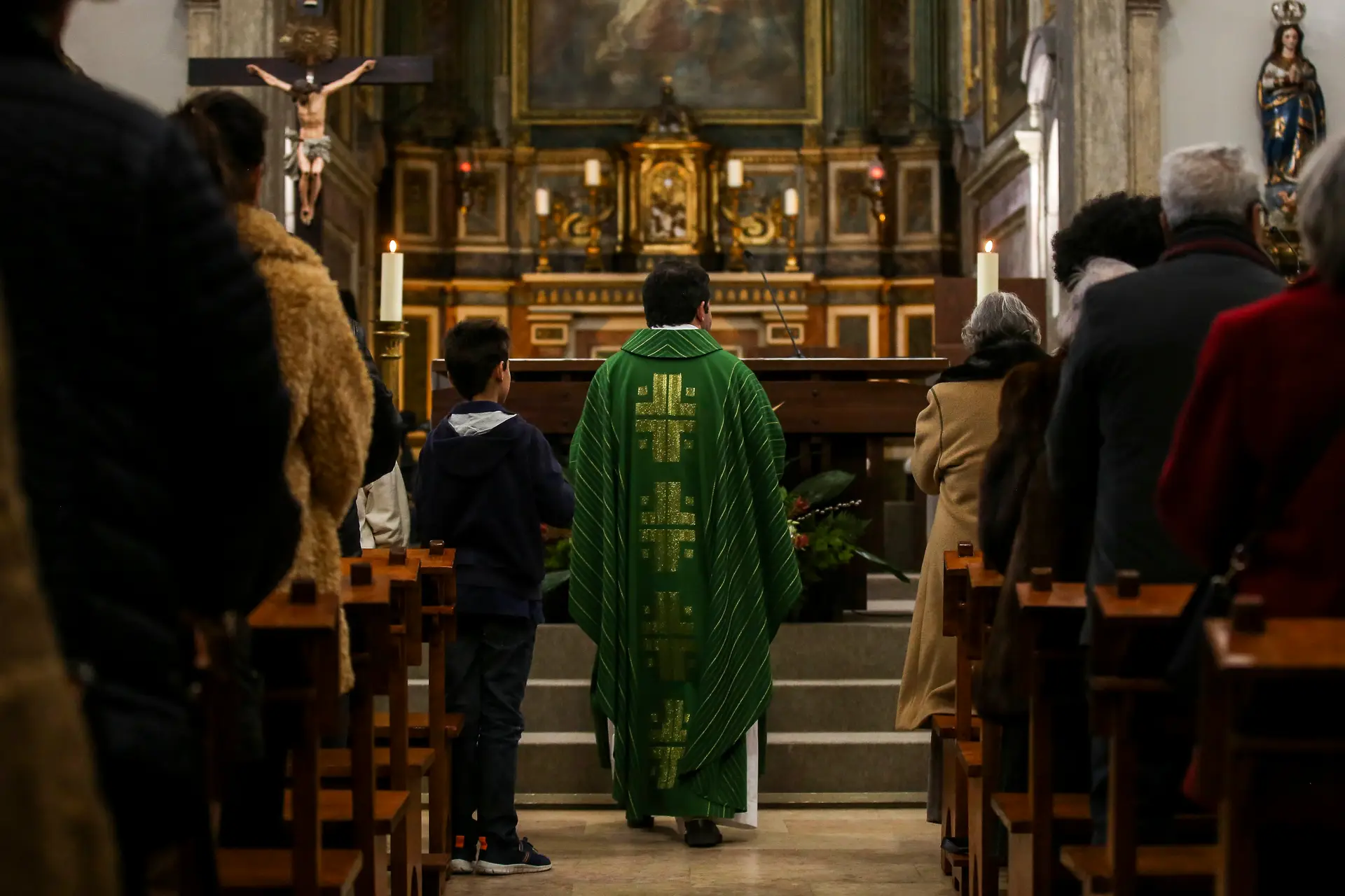 Igreja prepara futuro abordando temas como a comunidade LGBT+, poligamia e casamento de padres