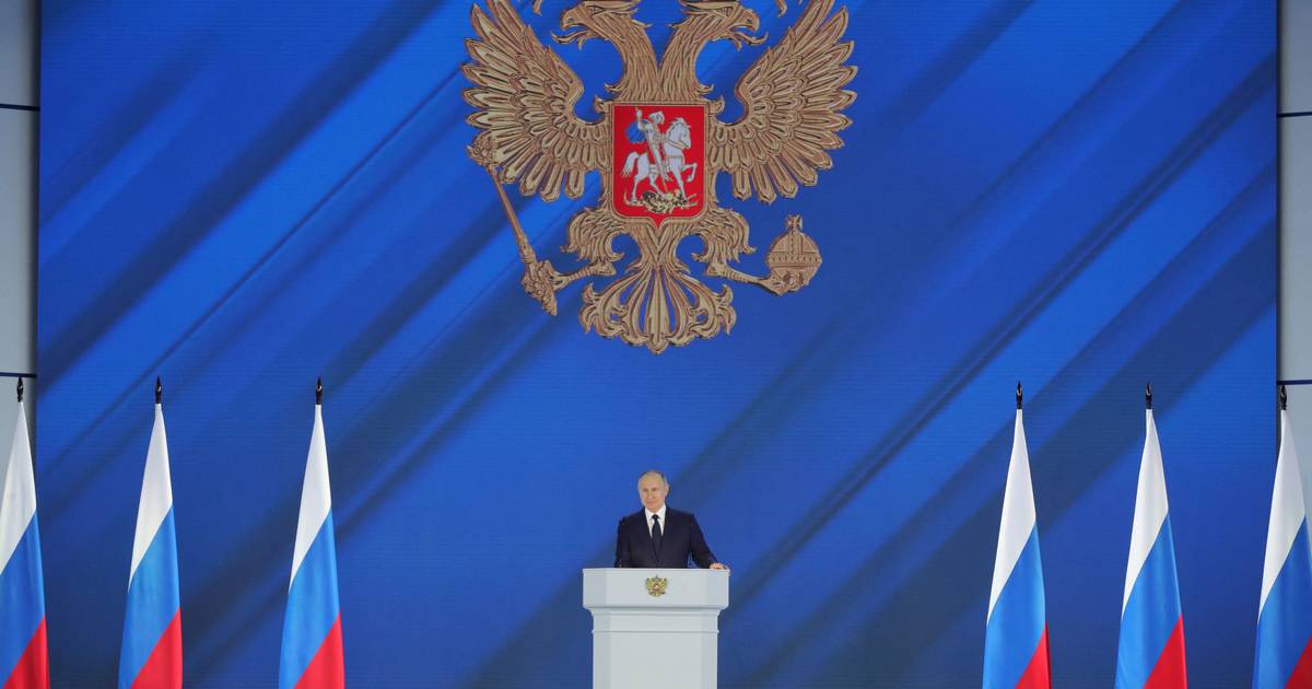 Putin fala à nação antes do primeiro ano de guerra: “inversão da história” e “exaltação dos valores patrióticos” marcam semana na Rússia
