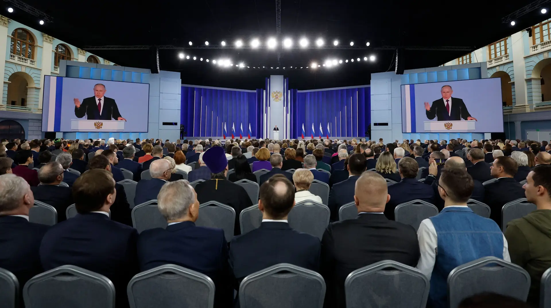Intervenção do Presidente russo, Vladimir Putin, no centro de convenções Gostiny Dvor, em Moscovo 