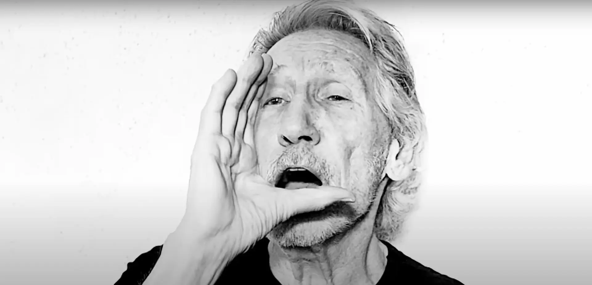 Roger Waters em manifestação antiguerra: atira a “culpa” para o Ocidente, lança farpas a Zelensky e imagina John Lennon de “punho erguido”