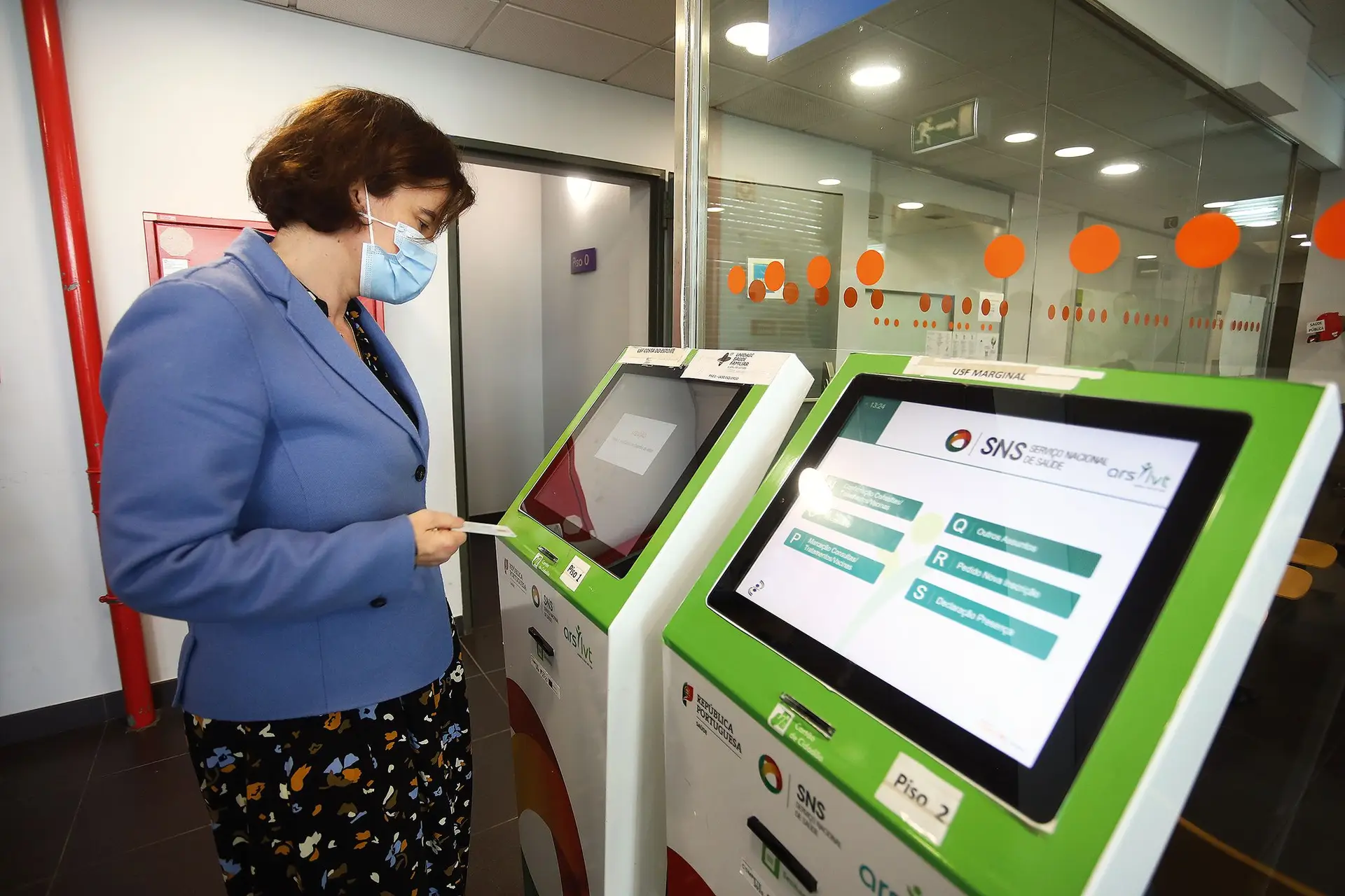 Mariana Vieira da Silva visitou o Agrupamento de Centros de Saúde de Cascais, palco de um projeto-piloto de transição digital pago pelo PRR